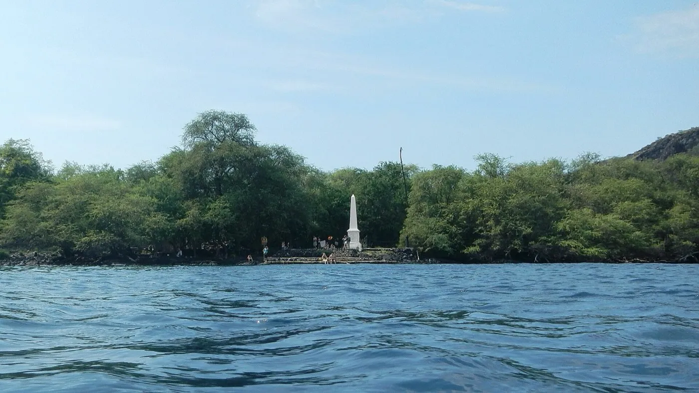 Kealakekua Bay (Captain Cook Monument)